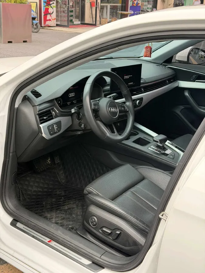 2020 Audi A4L 2.0T 190HP L4 7DCT,autocango,china used car exporter,china ev exporter,chinese used car exporter,chinese used ev exporter