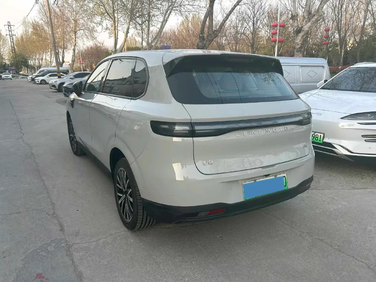 2025 Leapmotor B10 BEV 67.1KWH,autocango,china used car exporter,china ev exporter,chinese used car exporter,chinese used ev exporter