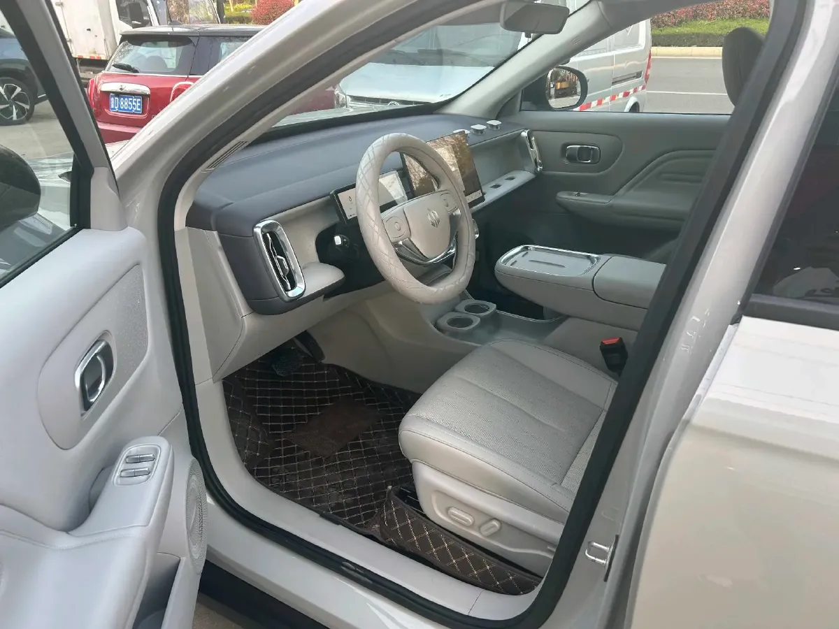 2025 Leapmotor B10 BEV 67.1KWH,autocango,china used car exporter,china ev exporter,chinese used car exporter,chinese used ev exporter