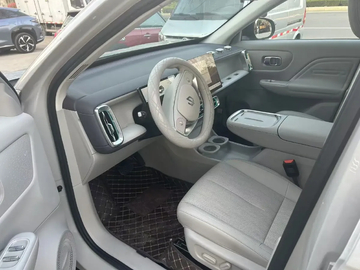 2025 Leapmotor B10 BEV 67.1KWH,autocango,china used car exporter,china ev exporter,chinese used car exporter,chinese used ev exporter