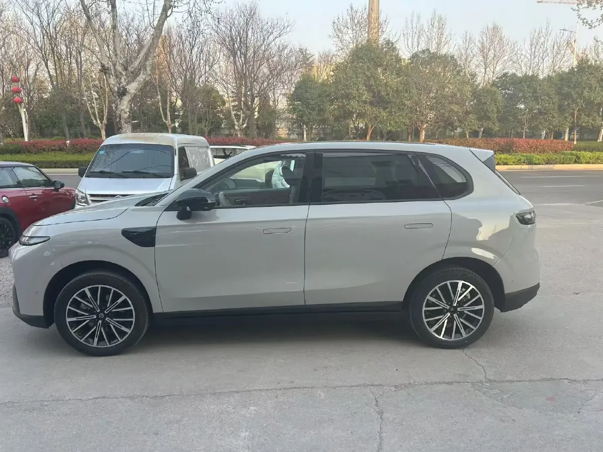 2025 Leapmotor B10 BEV 67.1KWH,autocango,china used car exporter,china ev exporter,chinese used car exporter,chinese used ev exporter