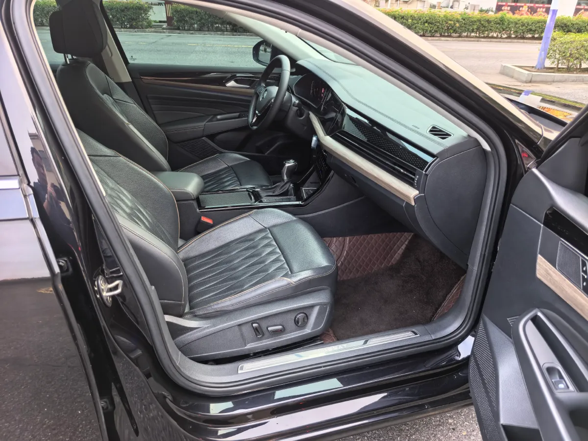 2020 Volkswagen Passat 2.0T 186HP L4 7DCT,autocango,china used car exporter,china ev exporter,chinese used car exporter,chinese used ev exporter