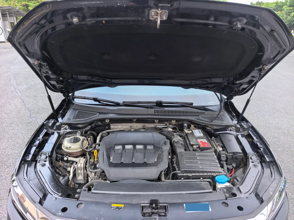 2020 Volkswagen Passat 2.0T 186HP L4 7DCT,autocango,china used car exporter,china ev exporter,chinese used car exporter,chinese used ev exporter