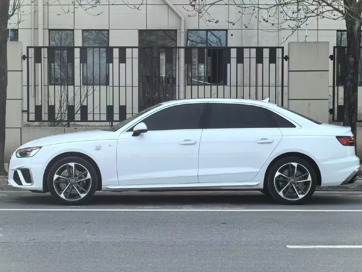 2019 Audi A4L 2.0T 190HP L4 7DCT,autocango,china used car exporter,china ev exporter,chinese used car exporter,chinese used ev exporter