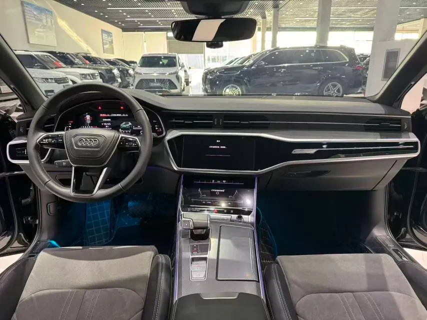 2024 Audi A6L 2.0T 245HP L4 7DCT,autocango,china used car exporter,china ev exporter,chinese used car exporter,chinese used ev exporter