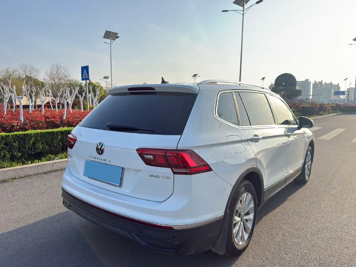 2024 Volkswagen Tiguan L 1.5T 160HP L4 7DCT,autocango,china used car exporter,china ev exporter,chinese used car exporter,chinese used ev exporter
