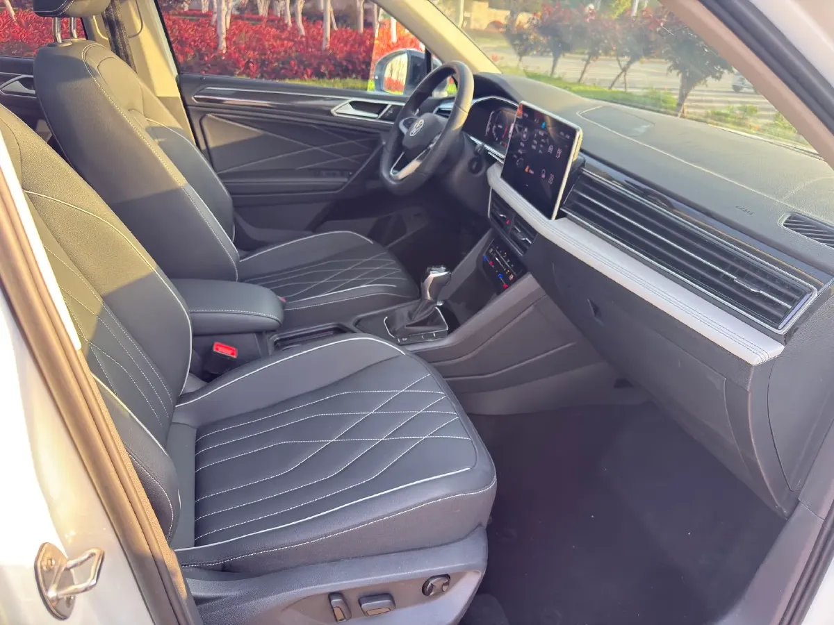 2024 Volkswagen Tiguan L 1.5T 160HP L4 7DCT,autocango,china used car exporter,china ev exporter,chinese used car exporter,chinese used ev exporter