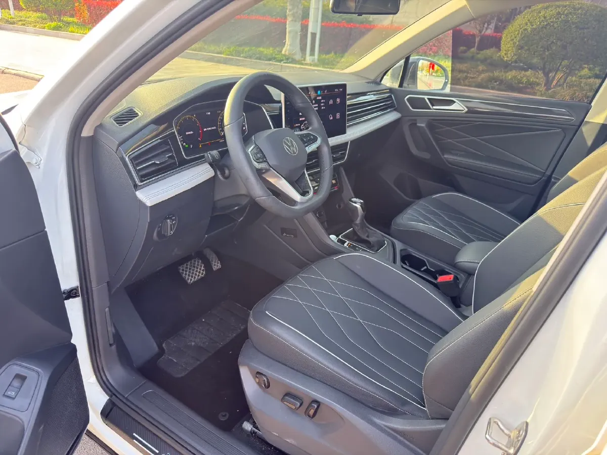2024 Volkswagen Tiguan L 1.5T 160HP L4 7DCT,autocango,china used car exporter,china ev exporter,chinese used car exporter,chinese used ev exporter