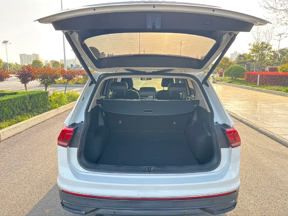 2024 Volkswagen Tiguan L 1.5T 160HP L4 7DCT,autocango,china used car exporter,china ev exporter,chinese used car exporter,chinese used ev exporter