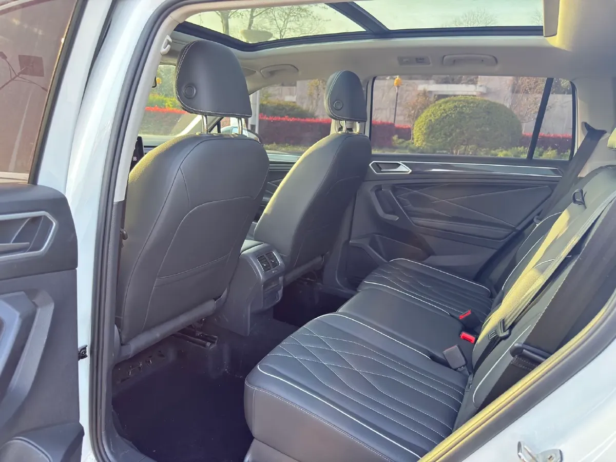 2024 Volkswagen Tiguan L 1.5T 160HP L4 7DCT,autocango,china used car exporter,china ev exporter,chinese used car exporter,chinese used ev exporter