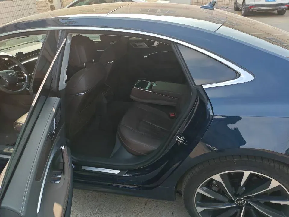 2022 Audi A7L 3.0T 340HP V6 7DCT,autocango,china used car exporter,china ev exporter,chinese used car exporter,chinese used ev exporter