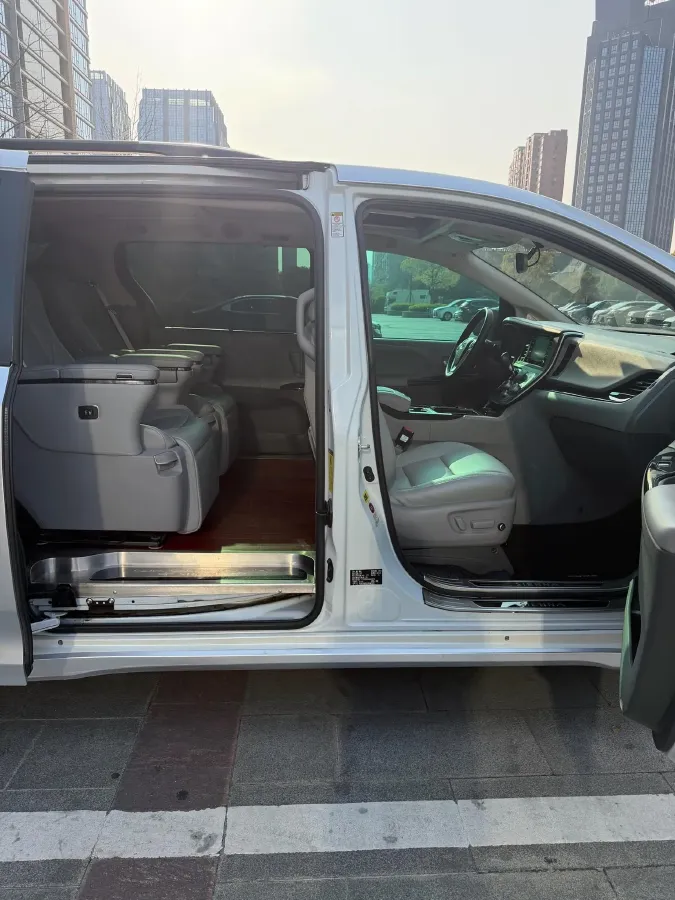 2018 Toyota Highlander 2.0T 220HP L4 6AT,autocango,china used car exporter,china ev exporter,chinese used car exporter,chinese used ev exporter