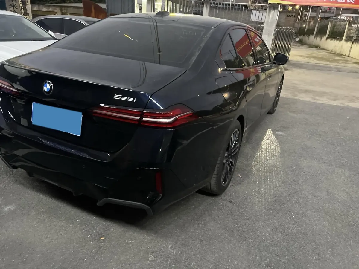 2024 BMW 5 Series 2.0T 190HP L4 8AT,autocango,china used car exporter,china ev exporter,chinese used car exporter,chinese used ev exporter