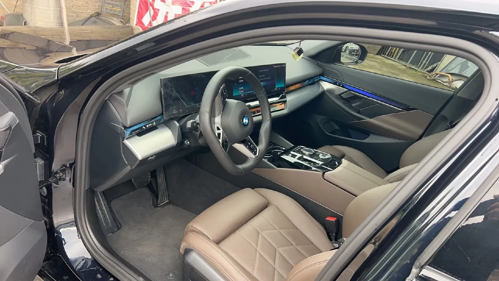 2024 BMW 5 Series 2.0T 190HP L4 8AT,autocango,china used car exporter,china ev exporter,chinese used car exporter,chinese used ev exporter