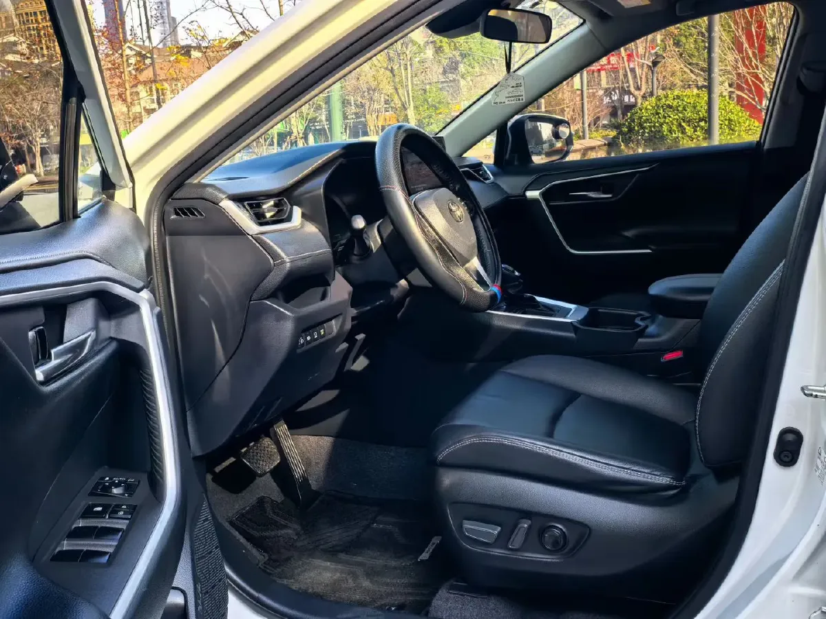 2023 Toyota RAV4 2.0L 171HP L4 CVT,autocango,china used car exporter,china ev exporter,chinese used car exporter,chinese used ev exporter