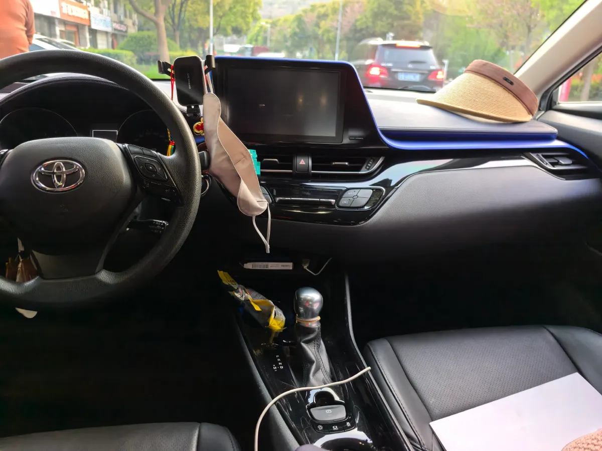 2018 Toyota C-HR 2.0L 171HP L4 CVT,autocango,china used car exporter,china ev exporter,chinese used car exporter,chinese used ev exporter