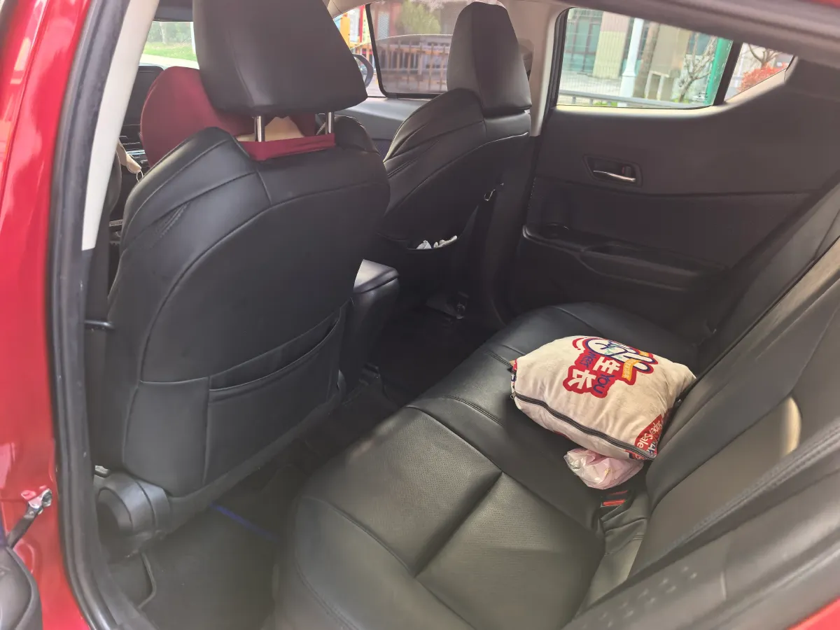 2018 Toyota C-HR 2.0L 171HP L4 CVT,autocango,china used car exporter,china ev exporter,chinese used car exporter,chinese used ev exporter