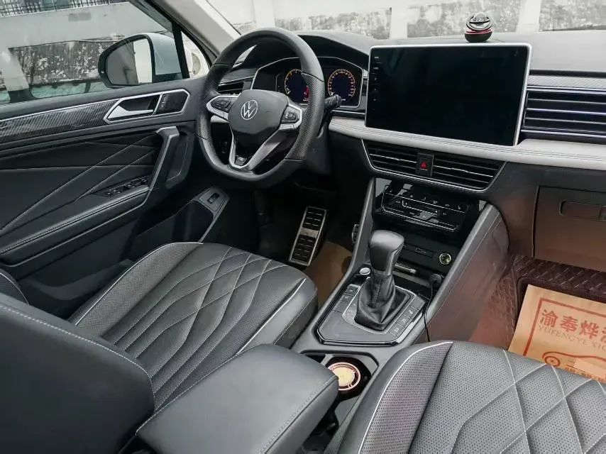 2024 Volkswagen Tiguan L 2.0T 186HP L4 7DCT,autocango,china used car exporter,china ev exporter,chinese used car exporter,chinese used ev exporter