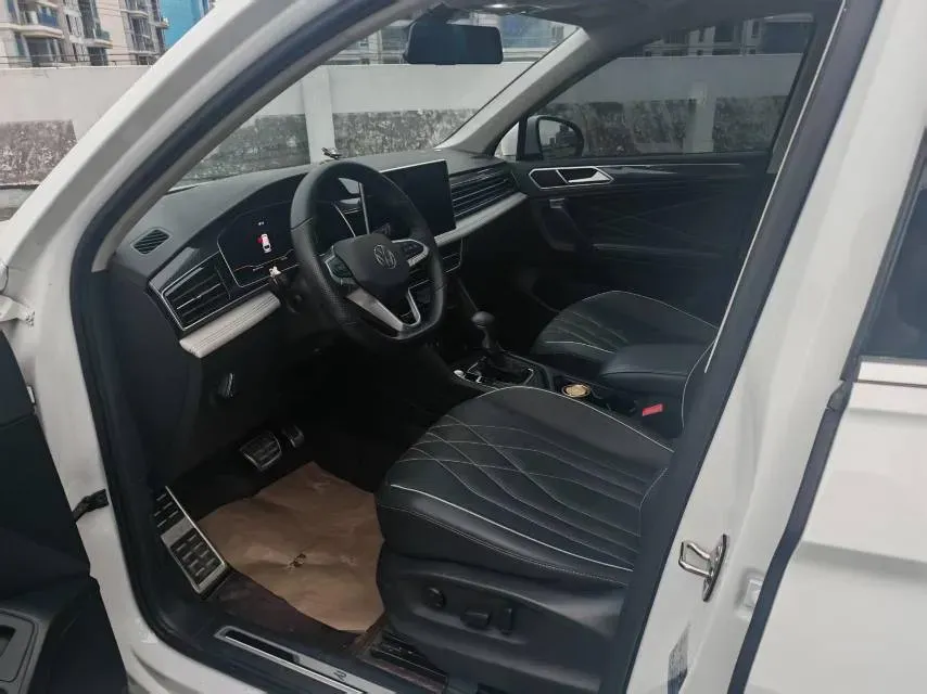 2024 Volkswagen Tiguan L 2.0T 186HP L4 7DCT,autocango,china used car exporter,china ev exporter,chinese used car exporter,chinese used ev exporter
