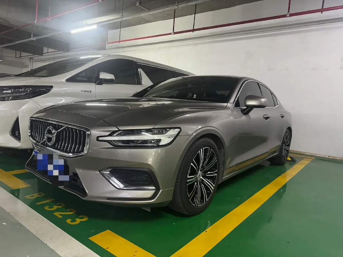 2020 Volvo S60 2.0T 190HP L4 8AT,autocango,china used car exporter,china ev exporter,chinese used car exporter,chinese used ev exporter