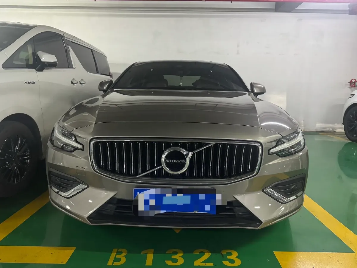 2020 Volvo S60 2.0T 190HP L4 8AT,autocango,china used car exporter,china ev exporter,chinese used car exporter,chinese used ev exporter