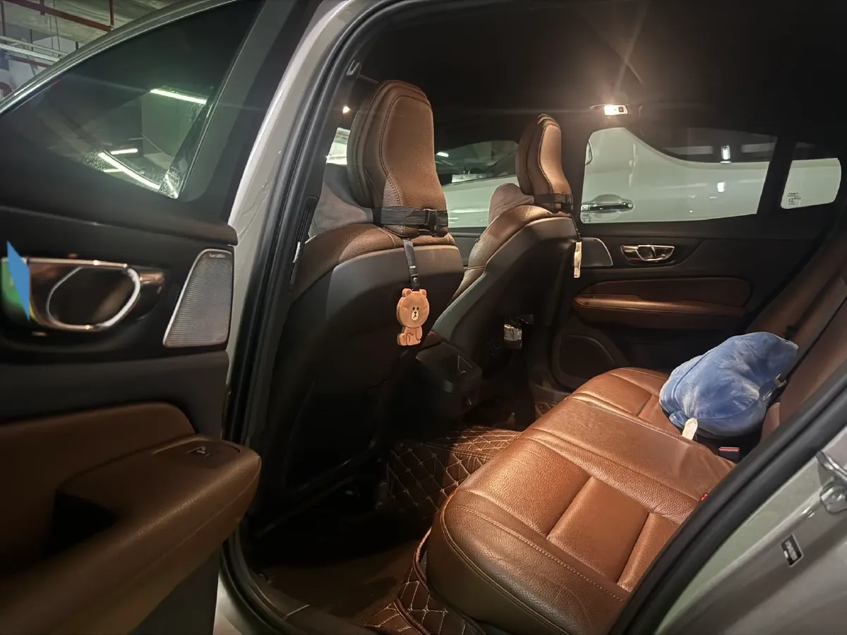 2020 Volvo S60 2.0T 190HP L4 8AT,autocango,china used car exporter,china ev exporter,chinese used car exporter,chinese used ev exporter