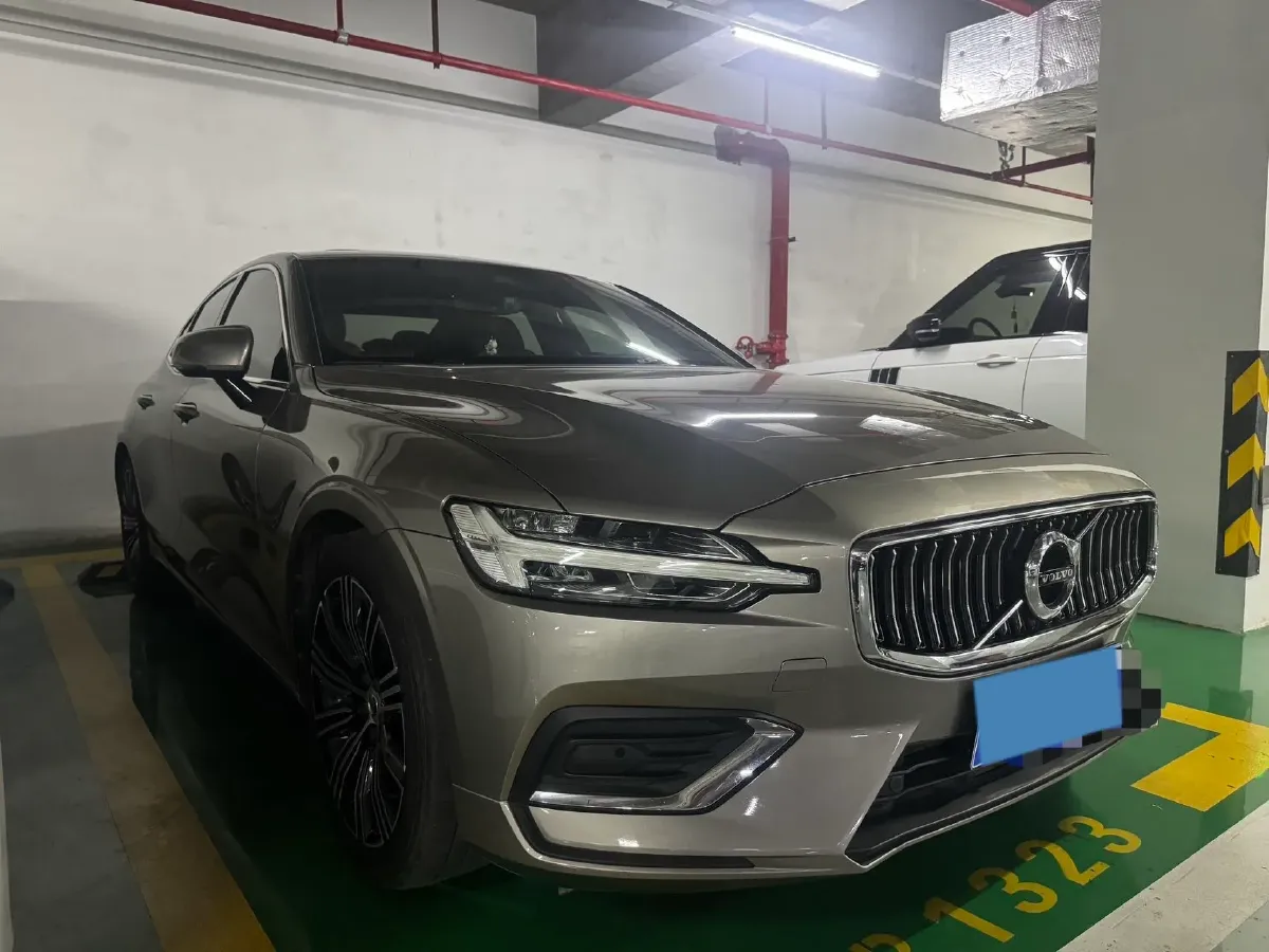 2020 Volvo S60 2.0T 190HP L4 8AT,autocango,china used car exporter,china ev exporter,chinese used car exporter,chinese used ev exporter