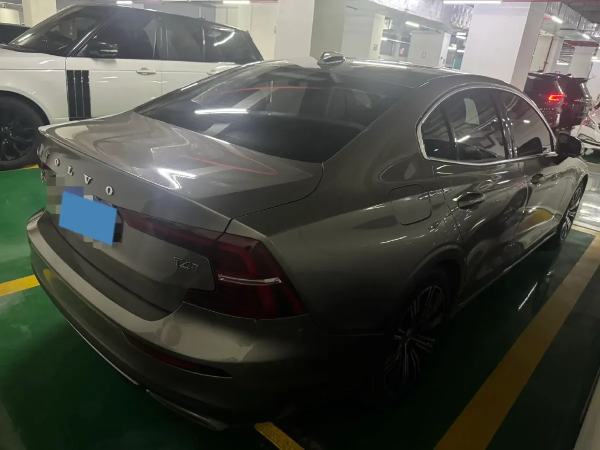 2020 Volvo S60 2.0T 190HP L4 8AT,autocango,china used car exporter,china ev exporter,chinese used car exporter,chinese used ev exporter