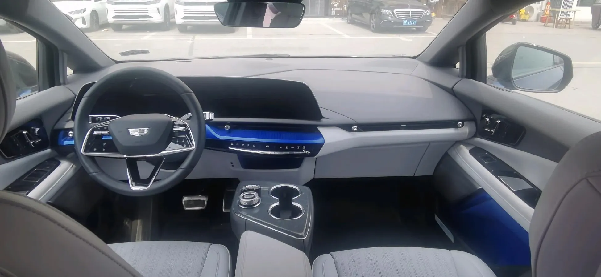 2024 Cadillac OPTIQ BEV 68.4KWH,autocango,china used car exporter,china ev exporter,chinese used car exporter,chinese used ev exporter