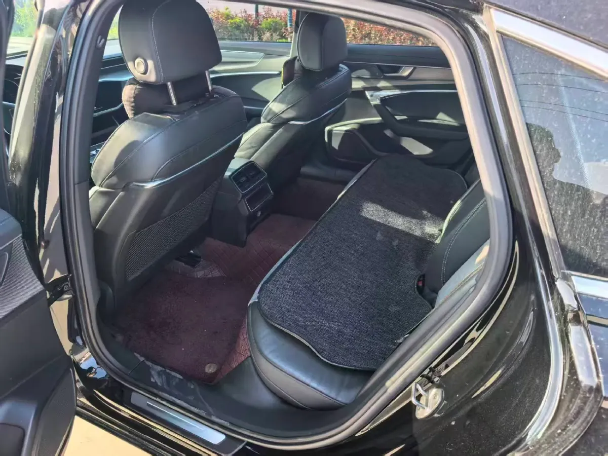 2021 Audi A6L 2.0T 190HP L4 7DCT,autocango,china used car exporter,china ev exporter,chinese used car exporter,chinese used ev exporter