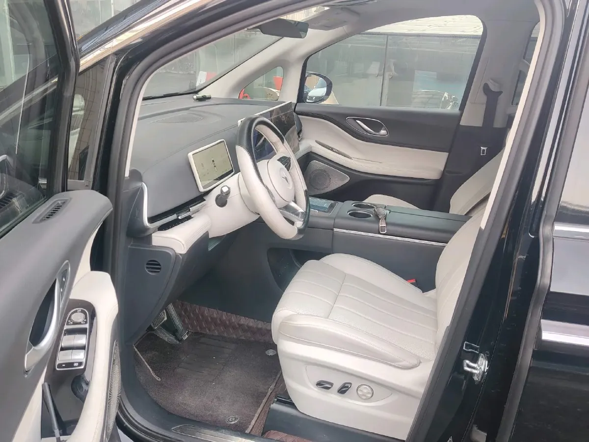 2025 Voyah Dream 1.5T 150HP L4 PHEV 41.7KWH,autocango,china used car exporter,china ev exporter,chinese used car exporter,chinese used ev exporter