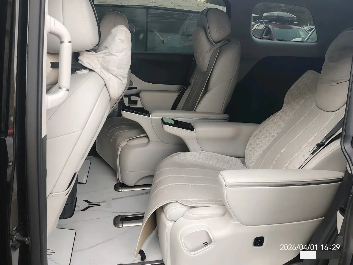 2025 Voyah Dream 1.5T 150HP L4 PHEV 41.7KWH,autocango,china used car exporter,china ev exporter,chinese used car exporter,chinese used ev exporter