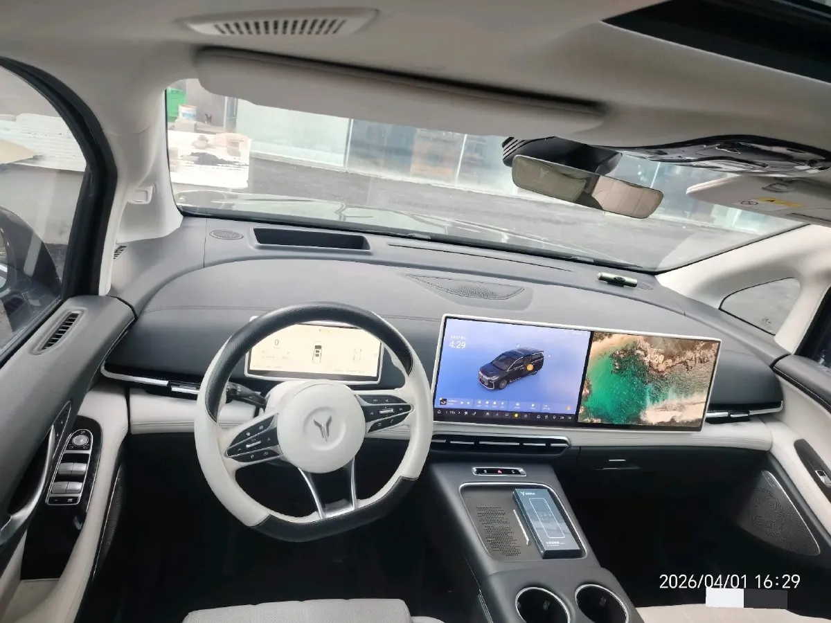 2025 Voyah Dream 1.5T 150HP L4 PHEV 41.7KWH,autocango,china used car exporter,china ev exporter,chinese used car exporter,chinese used ev exporter