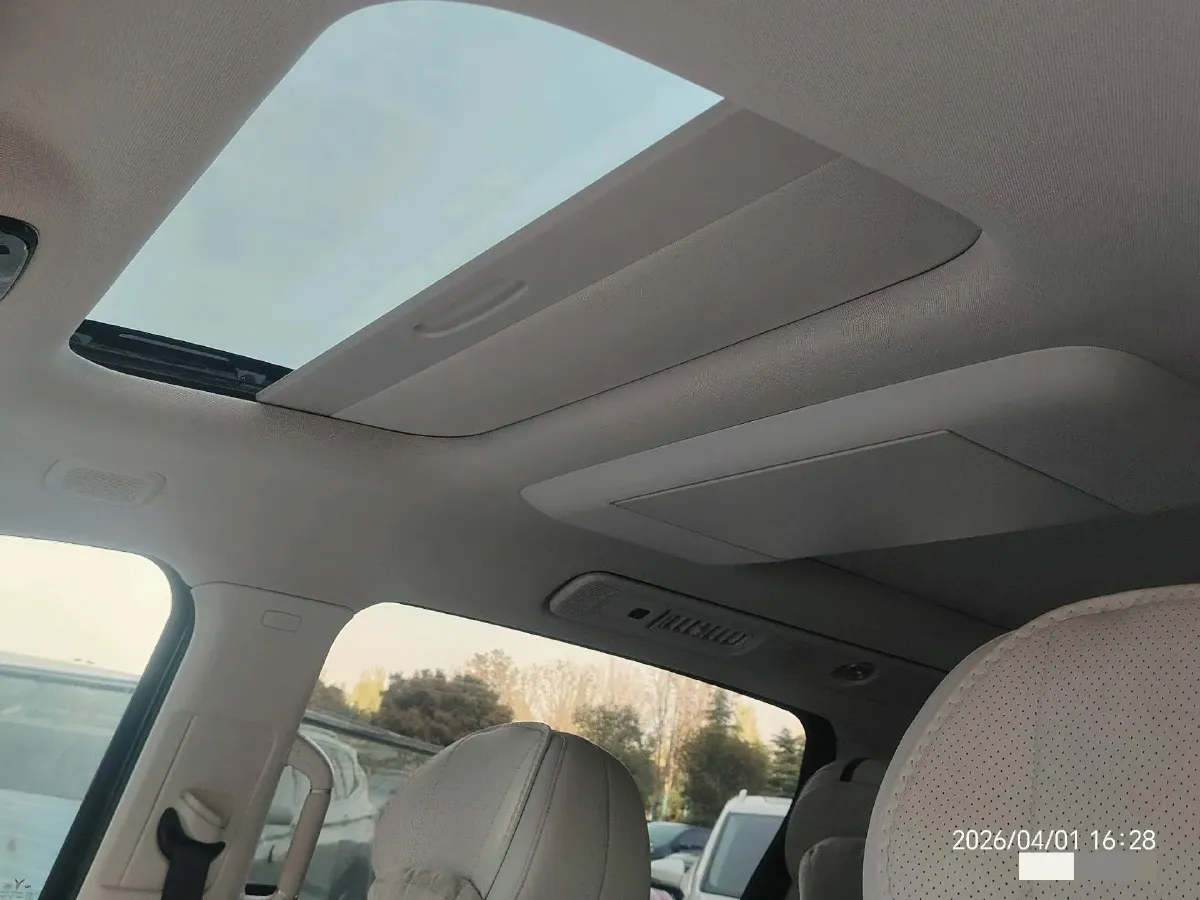 2025 Voyah Dream 1.5T 150HP L4 PHEV 41.7KWH,autocango,china used car exporter,china ev exporter,chinese used car exporter,chinese used ev exporter