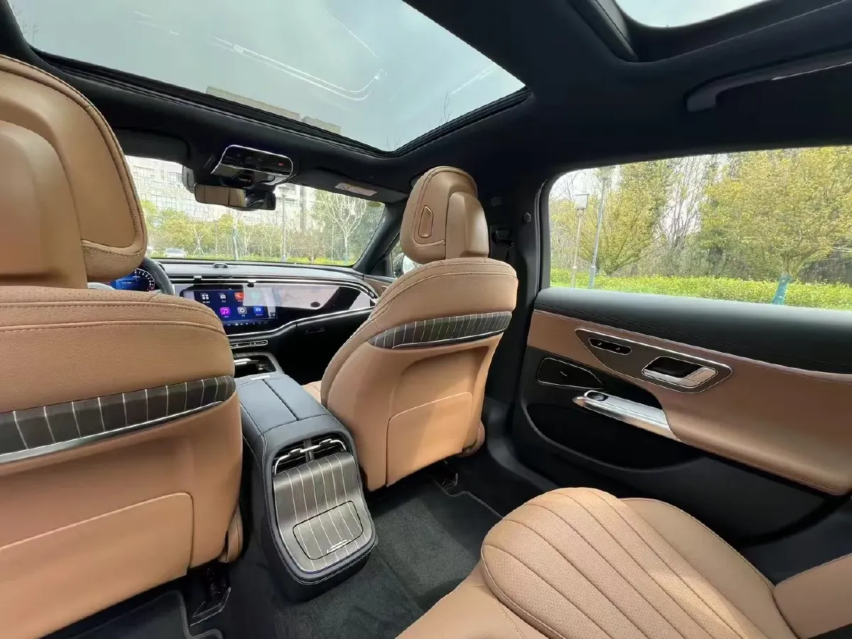 2024 Mercedes-Benz E Class 2.0T 204HP L4 9AT PHEV 25.4KWH,autocango,china used car exporter,china ev exporter,chinese used car exporter,chinese used ev exporter