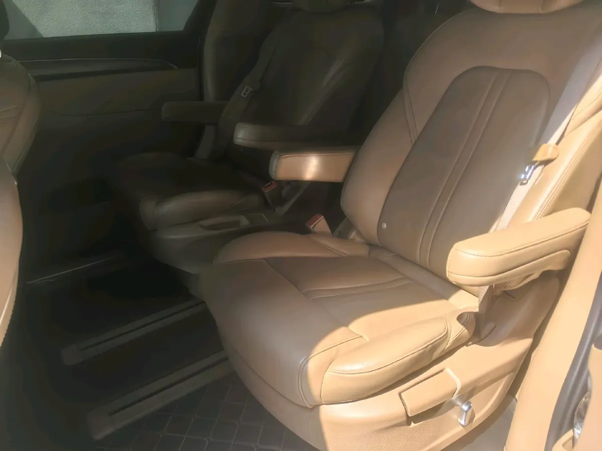 2021 Buick GL8 2.0T 237HP L4 9AT,autocango,china used car exporter,china ev exporter,chinese used car exporter,chinese used ev exporter