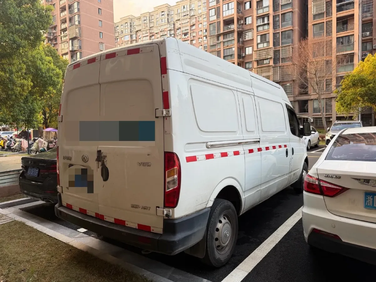 2020 MAXUS XinTu V80 2.5T 136HP L4 6MT,autocango,china used car exporter,china ev exporter,chinese used car exporter,chinese used ev exporter