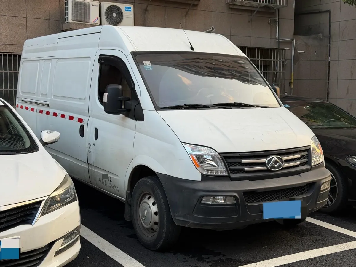 2020 MAXUS XinTu V80 2.5T 136HP L4 6MT,autocango,china used car exporter,china ev exporter,chinese used car exporter,chinese used ev exporter