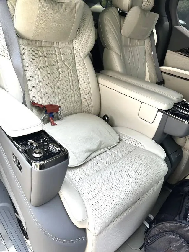 2022 Zeekr 009 BEV 116KWH,autocango,china used car exporter,china ev exporter,chinese used car exporter,chinese used ev exporter