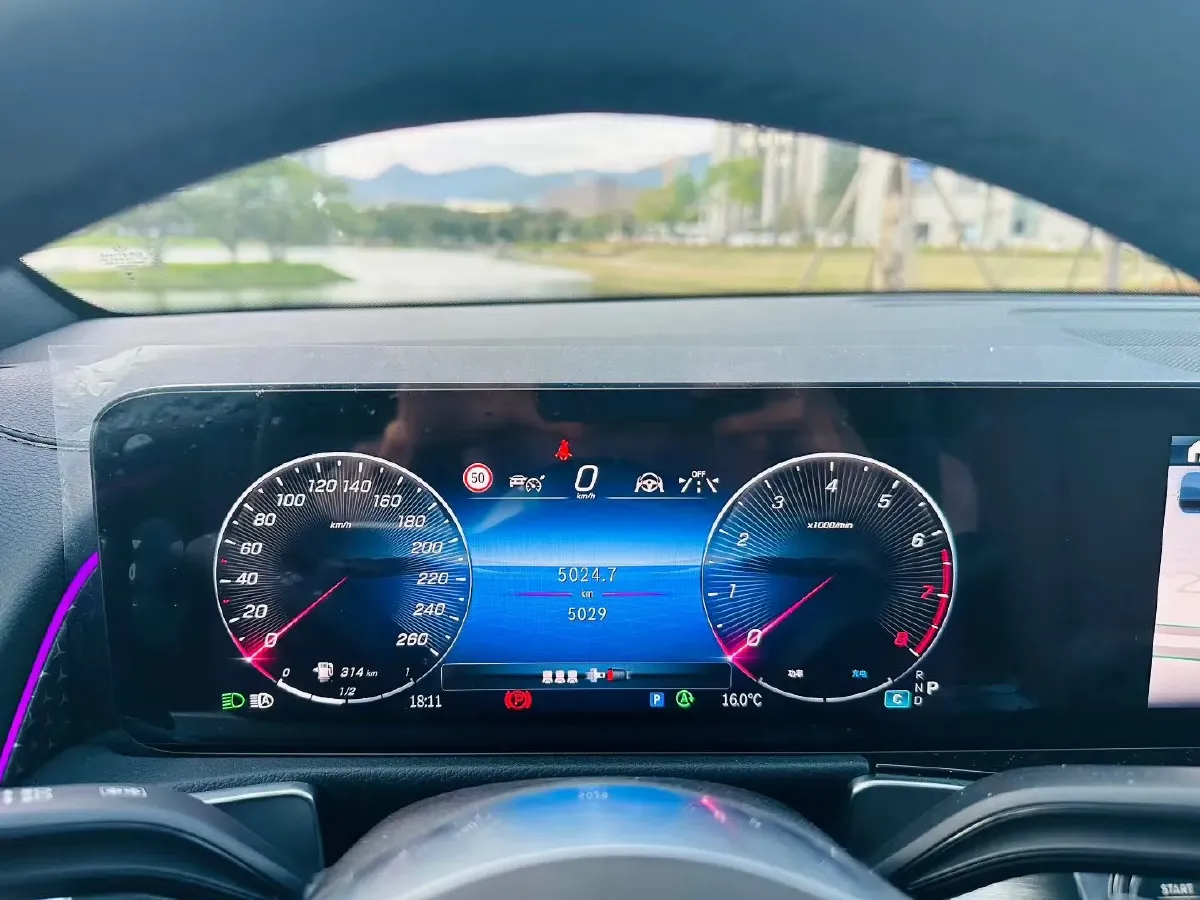 2025 Mercedes-Benz GLB Class 2.0T 190HP L4 8DCT,autocango,china used car exporter,china ev exporter,chinese used car exporter,chinese used ev exporter