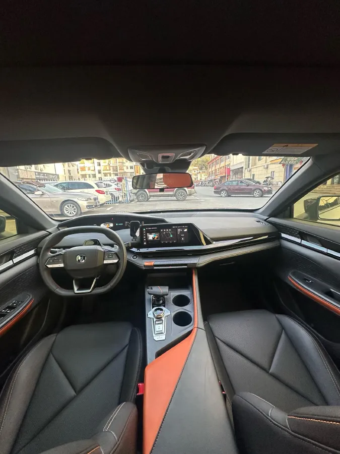 2023 ChangAn UNI-V 1.5T 188HP L4 7DCT,autocango,china used car exporter,china ev exporter,chinese used car exporter,chinese used ev exporter