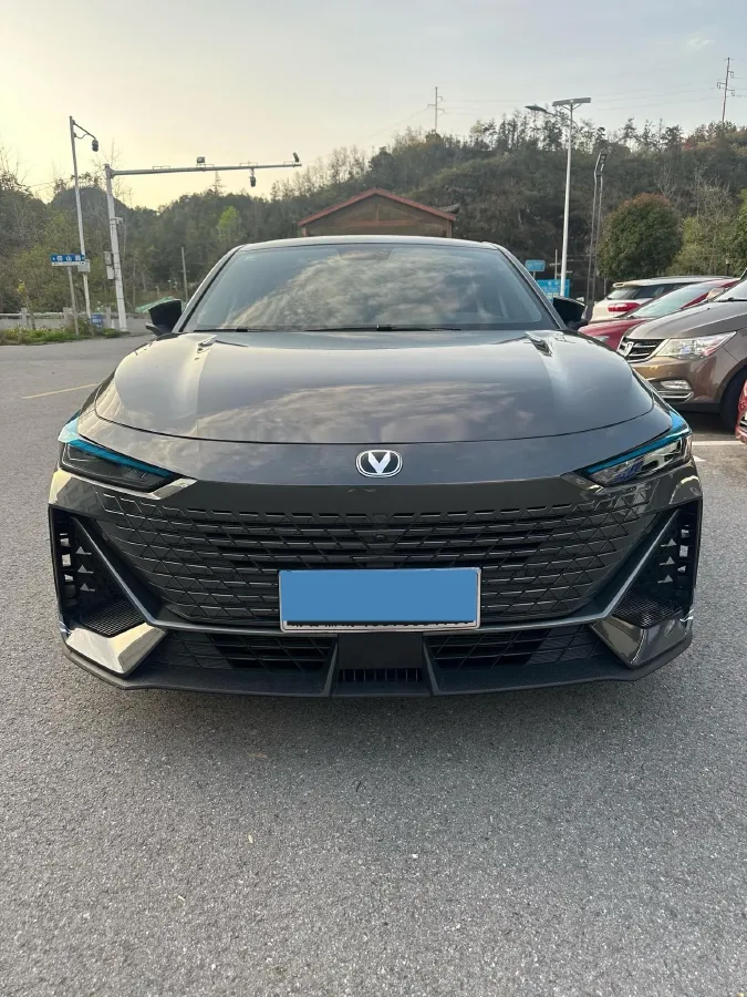 2023 ChangAn UNI-V 1.5T 188HP L4 7DCT,autocango,china used car exporter,china ev exporter,chinese used car exporter,chinese used ev exporter