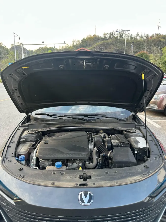 2023 ChangAn UNI-V 1.5T 188HP L4 7DCT,autocango,china used car exporter,china ev exporter,chinese used car exporter,chinese used ev exporter