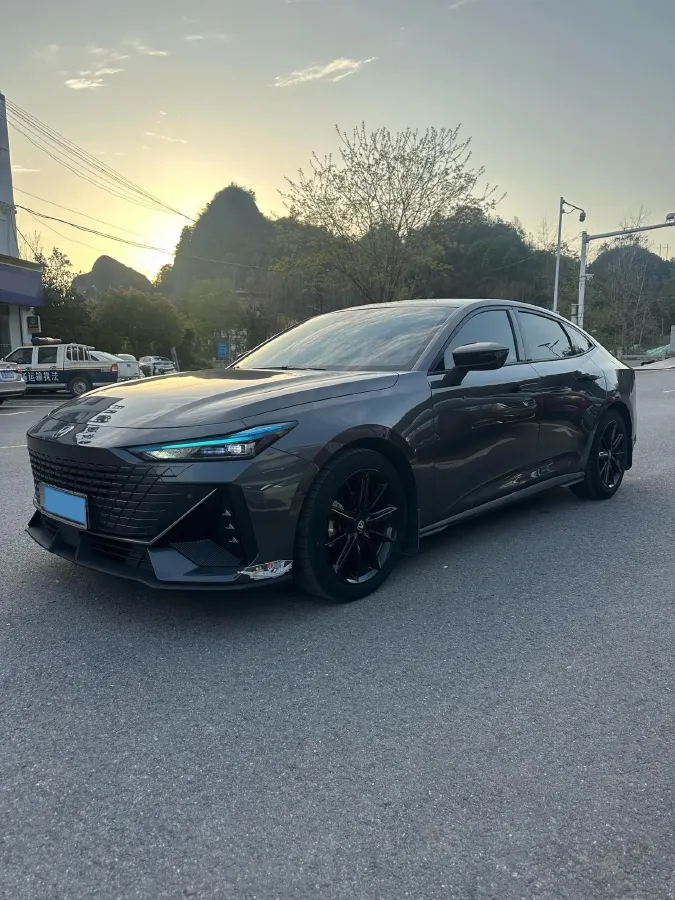 2023 ChangAn UNI-V 1.5T 188HP L4 7DCT,autocango,china used car exporter,china ev exporter,chinese used car exporter,chinese used ev exporter