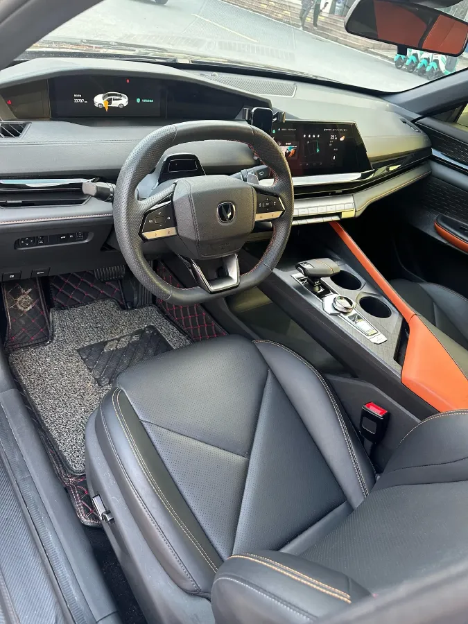 2023 ChangAn UNI-V 1.5T 188HP L4 7DCT,autocango,china used car exporter,china ev exporter,chinese used car exporter,chinese used ev exporter