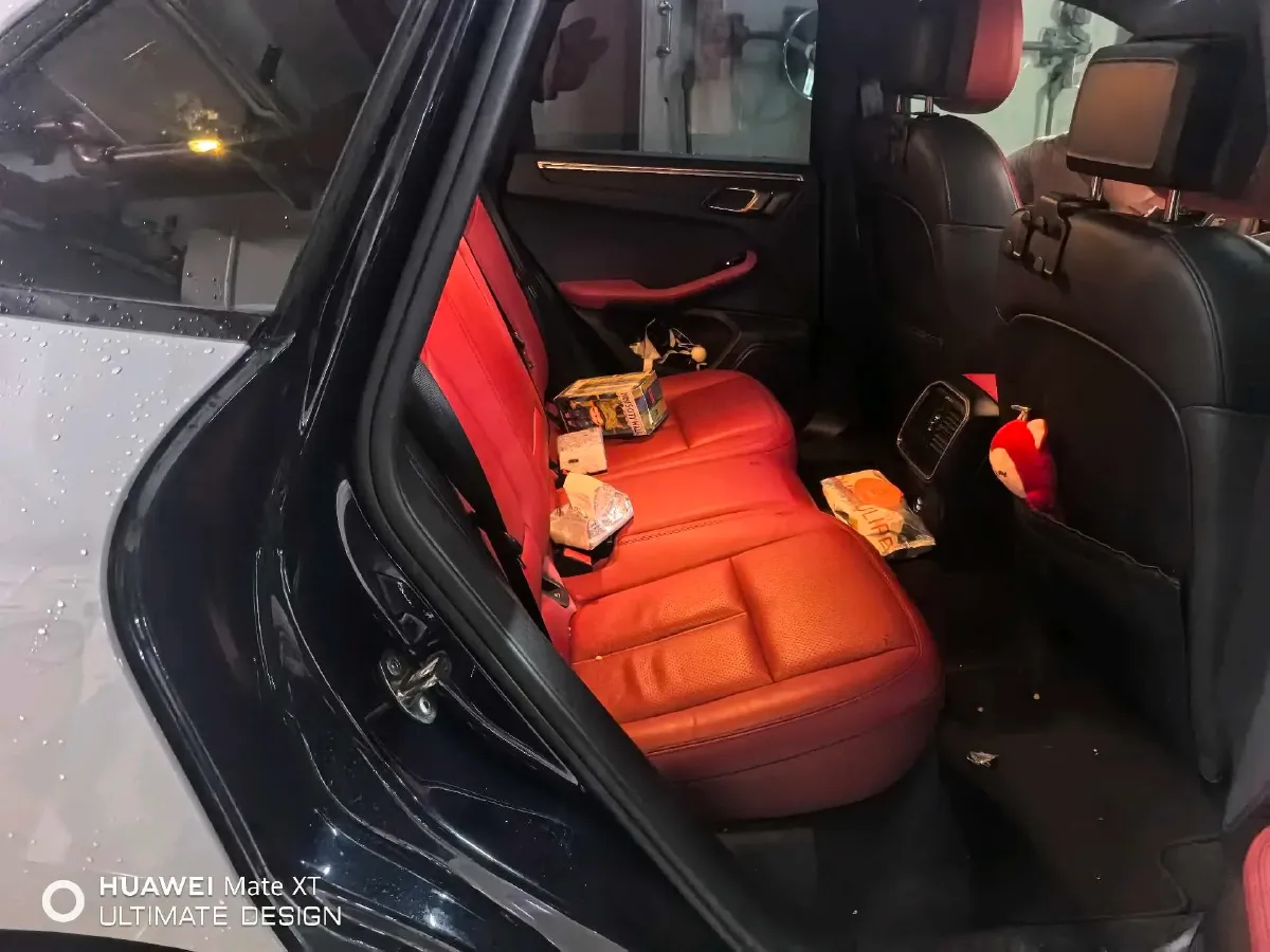 2021 Porsche Macan 2.0T 252HP L4 7DCT,autocango,china used car exporter,china ev exporter,chinese used car exporter,chinese used ev exporter