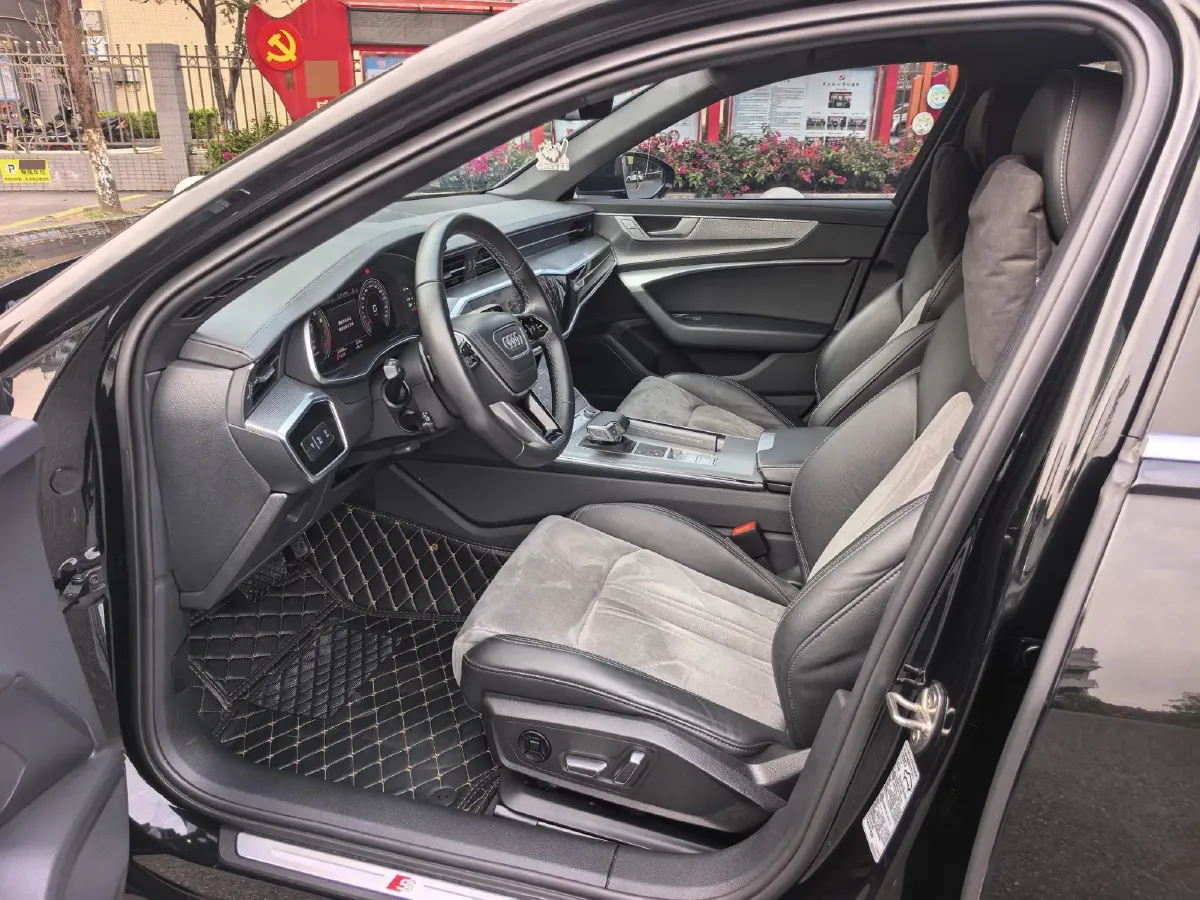 2023 Audi A6L 2.0T 245HP L4 7DCT,autocango,china used car exporter,china ev exporter,chinese used car exporter,chinese used ev exporter