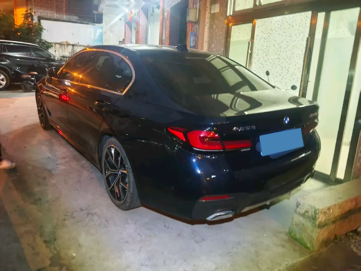 2022 BMW 5 Series 2.0T 252HP L4 8AT,autocango,china used car exporter,china ev exporter,chinese used car exporter,chinese used ev exporter