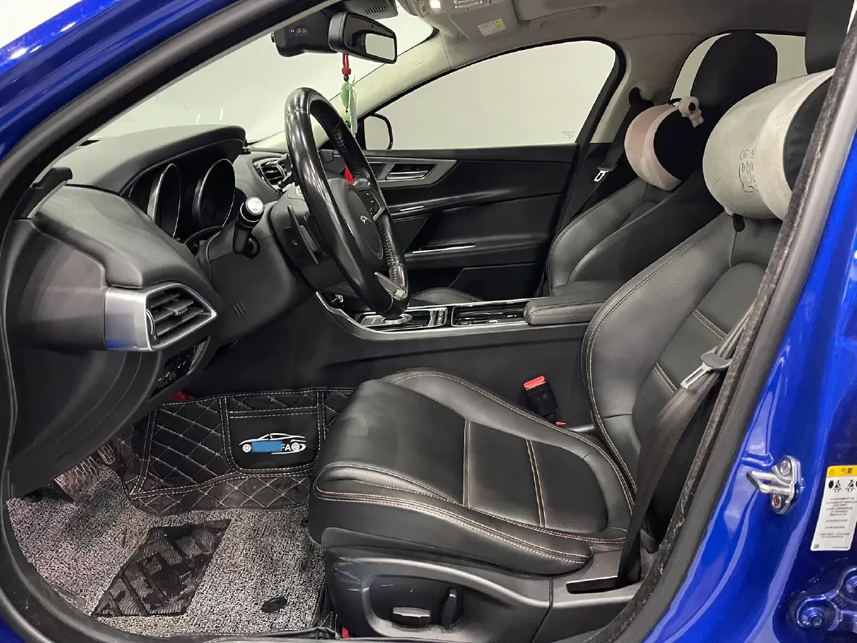 2019 Jeep Cherokee 2.0T 265HP L4 9AT,autocango,china used car exporter,china ev exporter,chinese used car exporter,chinese used ev exporter