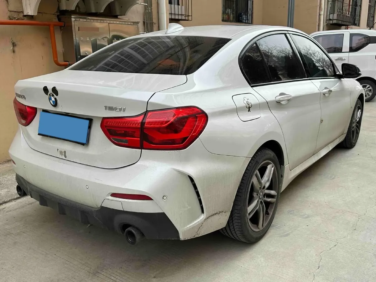 2021 BMW 1 Series 1.5T 140HP L3 7DCT,autocango,china used car exporter,china ev exporter,chinese used car exporter,chinese used ev exporter